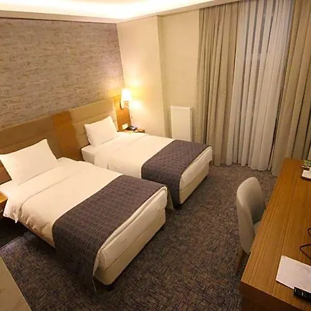 Garden Hotel 3*